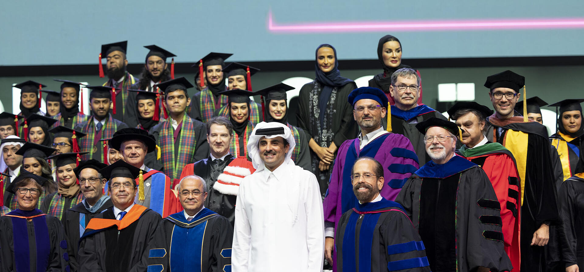 سمو الأمير يشهد حفل تكريم خريجي مؤسسة قطر 