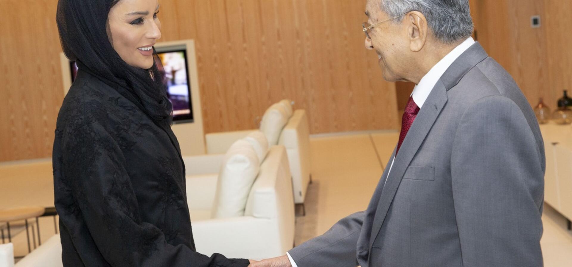 HH Sheikha Moza meets with Malaysian Prime Minister 